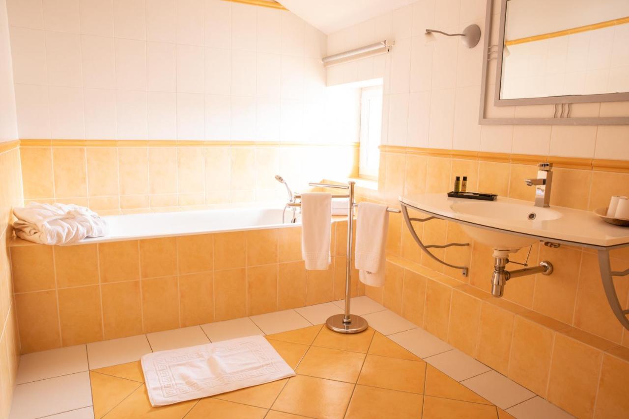 Hotel Bellevue Puy-lʼÉvêque Bagian luar foto
